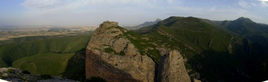 Panorámica desde Peña Amán. En primer plano San Miguel y el Fraile. Al fondo Gratal y pico del Águila